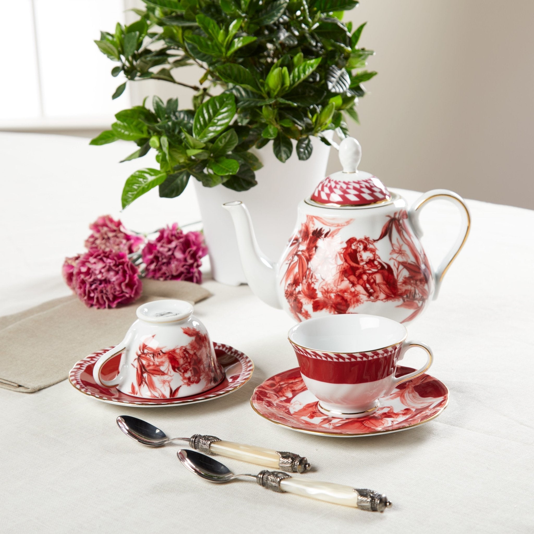 Antoinette Teapot